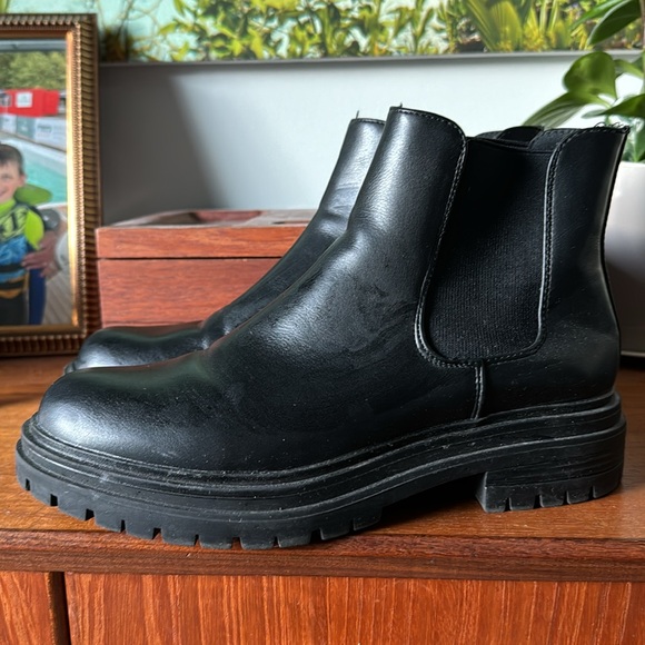 Like New Steve Madden Ankle Boots - Picture 3 of 6